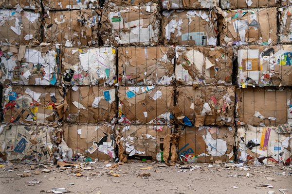 How is AI being used to optimize waste management systems ?