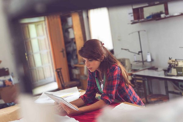 What Are the Essential Tips for Designing a Home Library That Encourages Reading and Learning?