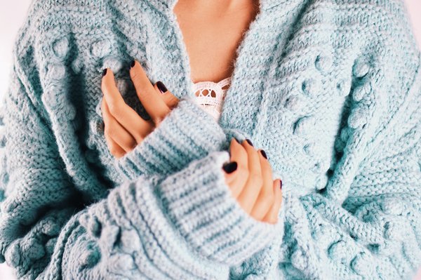 How to Select the Perfect Cardigan for Layering in Office Settings?